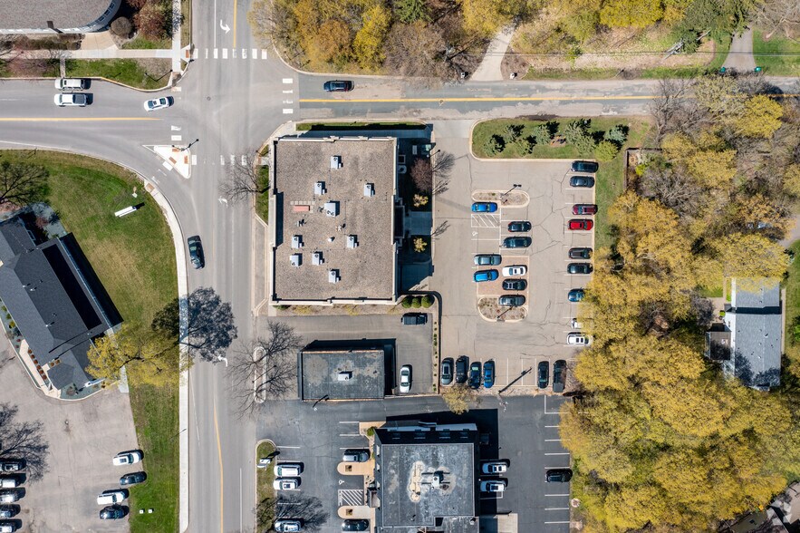 More Photos Of 18258 Minnetonka Blvd, Wayzata Medical For Lease