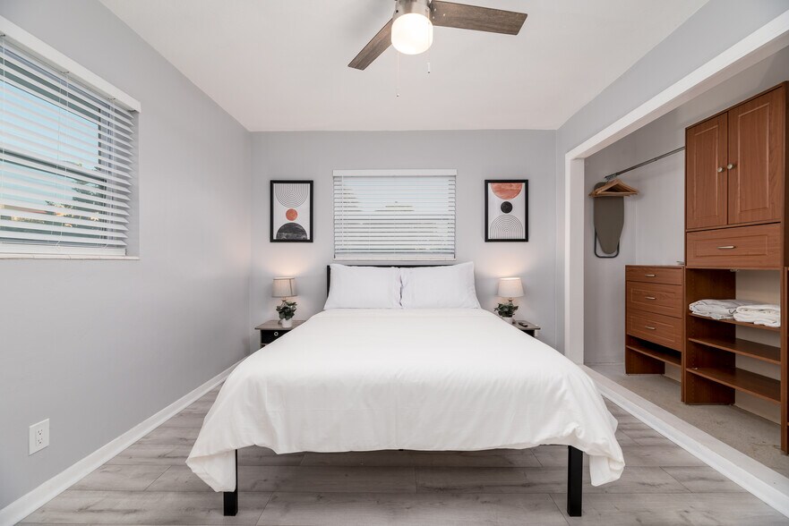 More Photos Of 820 NE 21st Dr, Wilton Manors Apartments For Sale