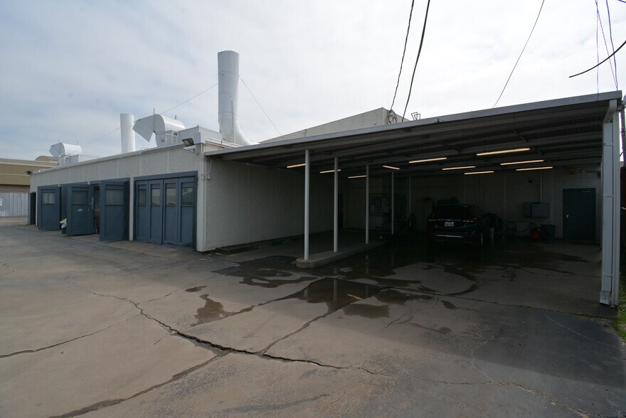 More Photos Of 5610-5613 Southwest Fwy, Houston Mixed Retail For Lease