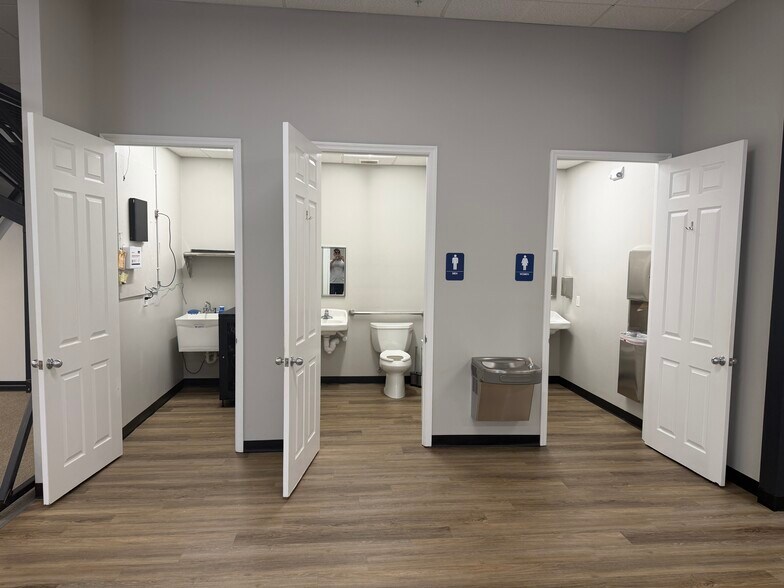 More Photos Of 311 S Ridgewood Ave, Edgewater Freestanding For Lease