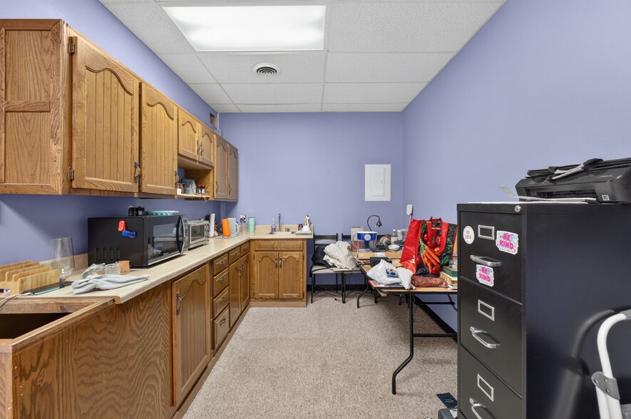 More Photos Of 1938 S Glenstone Ave, Springfield General Retail For Sale
