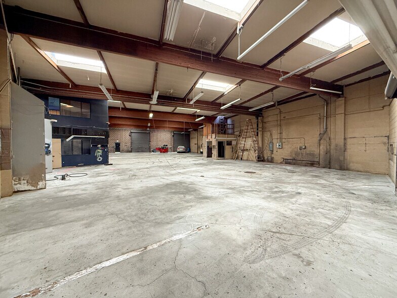 More Photos Of 301 Barneveld Ave, San Francisco Warehouse For Sale