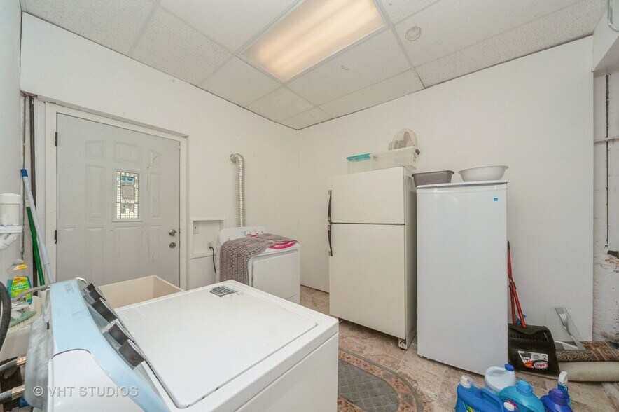 More Photos Of 2864 Washington St, Waukegan Storefront Retail Office For Sale