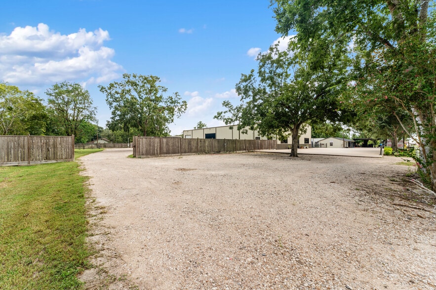 More Photos Of 6927 Highway 36 S, Rosenberg Office For Lease