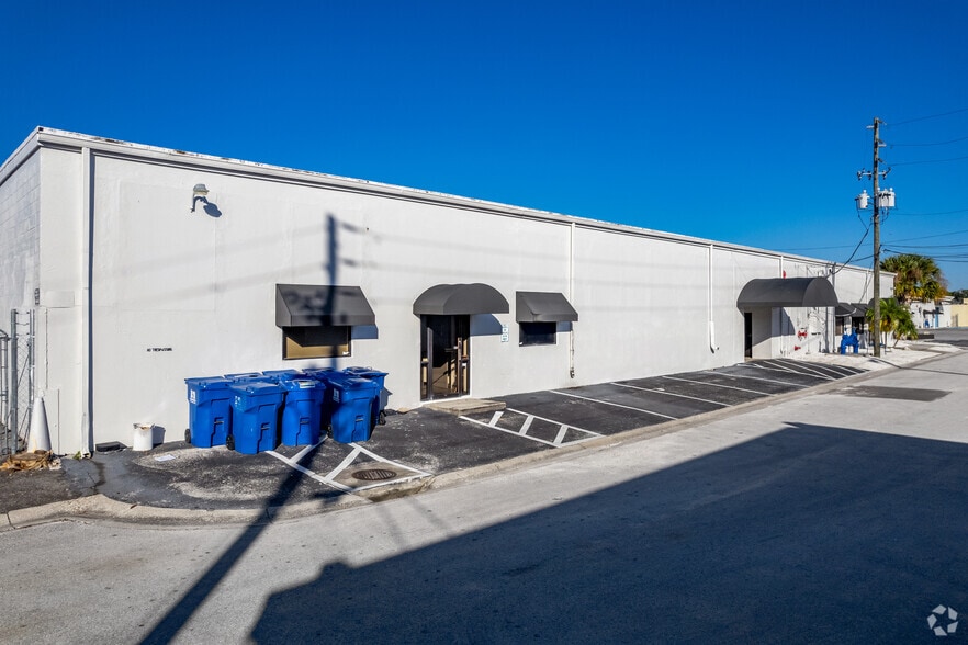 More Photos Of 2442 N 23rd St, Saint Petersburg Light Distribution For Lease