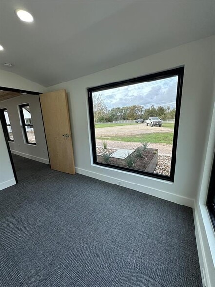 More Photos Of 27320 Ranch Road 12, Dripping Springs Office For Sale