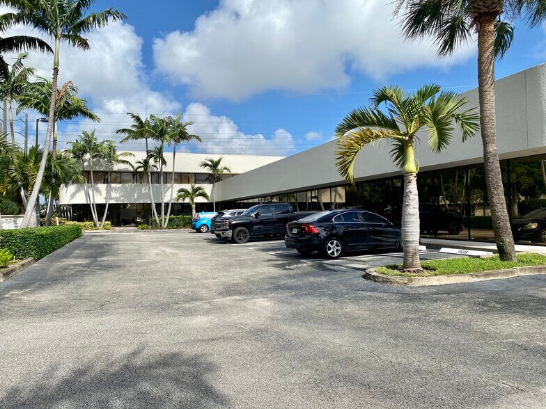 More Photos Of 5840 Corporate Way, West Palm Beach Flex For Lease