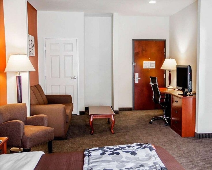 More Photos Of 5200 N Classen Cir, Oklahoma City Hotel For Sale