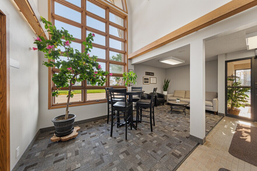 More Photos Of 152 E Pearl St, Owatonna Office For Sale
