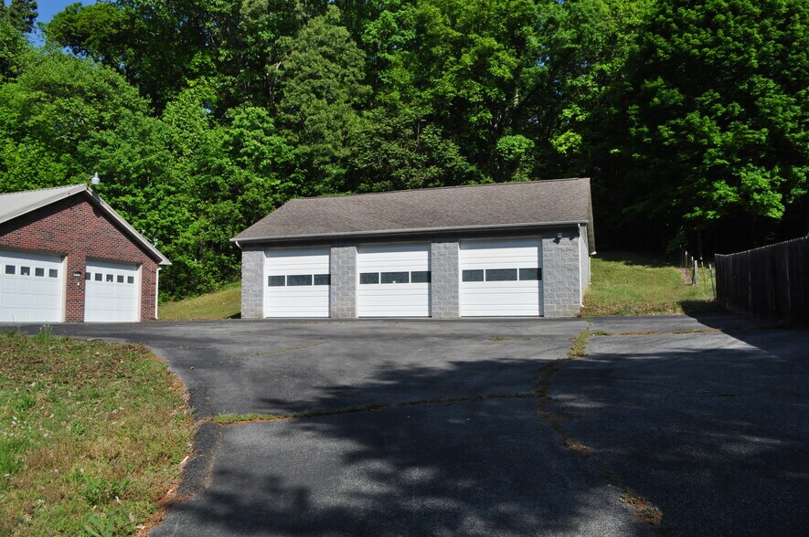 Primary Photo Of 6447 Rutledge Pike, Knoxville Office For Sale