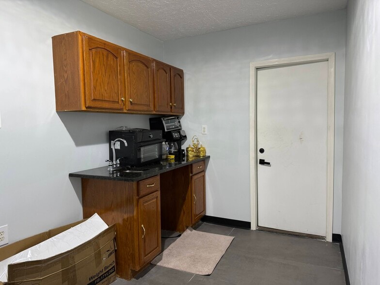 More Photos Of 5900 N Dixie Dr, Dayton Flex For Sale