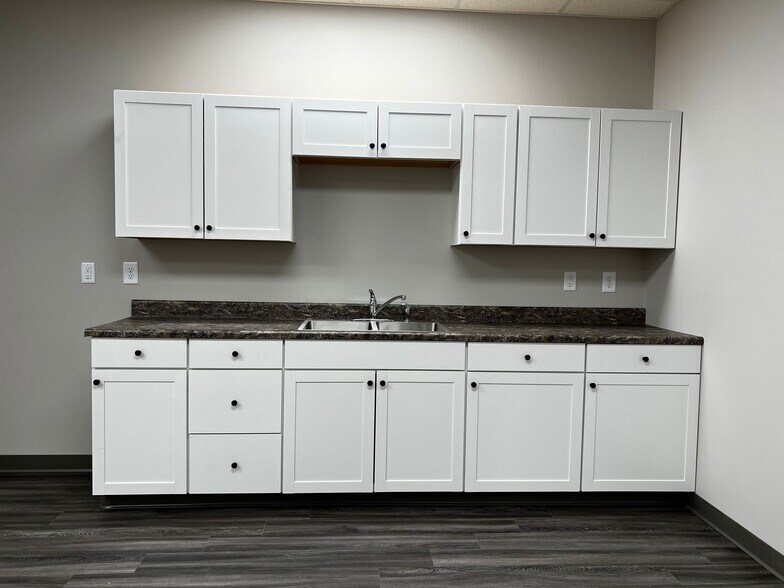 More Photos Of 320 W Main St, Wytheville Bank For Lease
