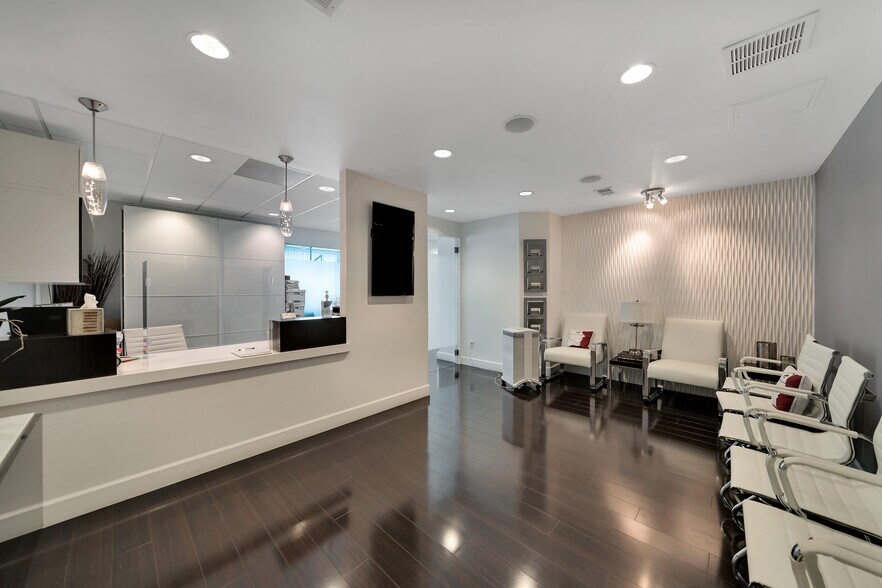 More Photos Of 9535 Reseda Blvd, Northridge Medical For Lease