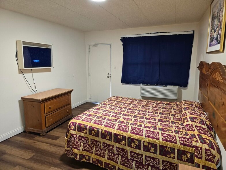 More Photos Of 7621 S Cottage Grove Ave, Chicago Hotel For Sale