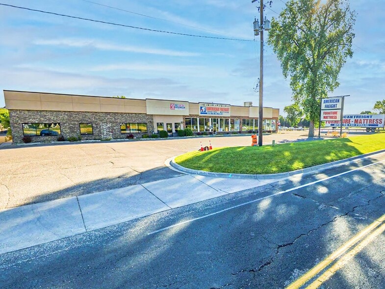 More Photos Of 3200 W Highway 13 W, Burnsville Showroom For Sale