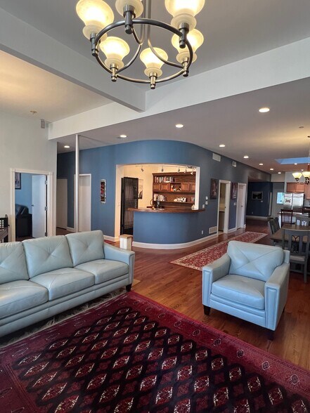 More Photos Of 418-420 E State St, Rockford Storefront For Sale