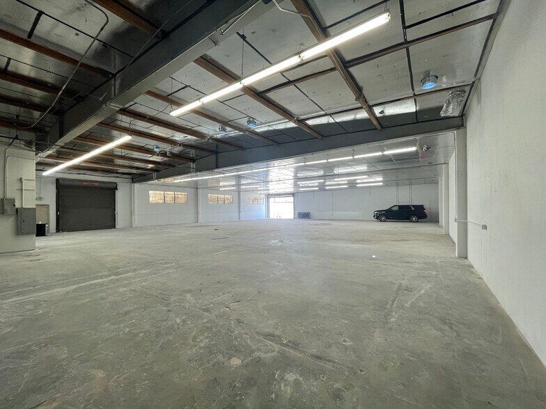 More Photos Of 7442 Varna Ave, North Hollywood Warehouse For Sale