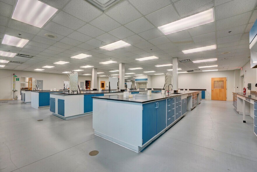 More Photos Of 2371 Wilroy Rd, Suffolk Flex For Sale