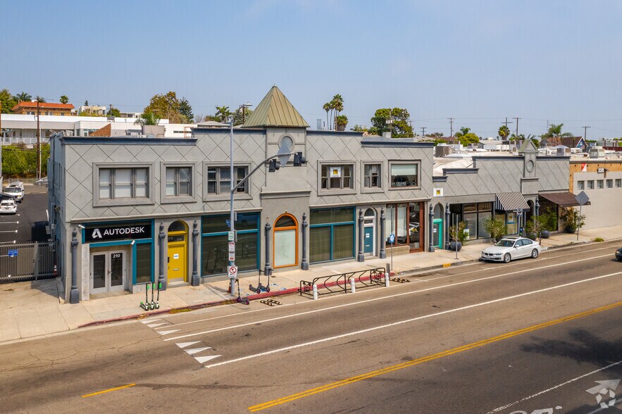 More Photos Of 220 Main St, Venice Storefront Retail Office For Lease