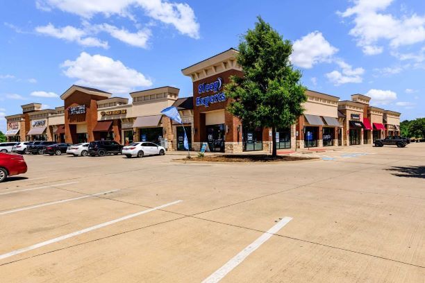 More Photos Of 421 Sherry Ln, Fort Worth Storefront For Lease