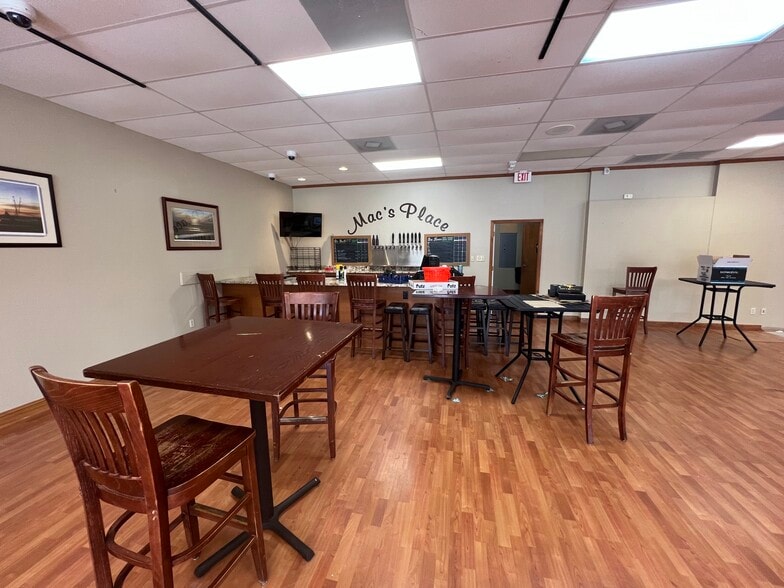 More Photos Of 699 Bultman Dr, Sumter Storefront Retail Office For Lease