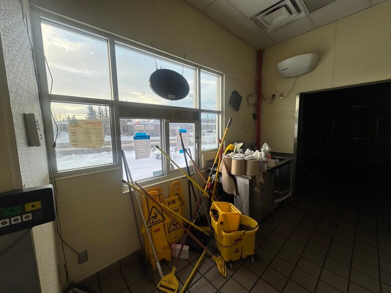 More Photos Of 1975 Abbott Rd, Anchorage Fast Food For Sale
