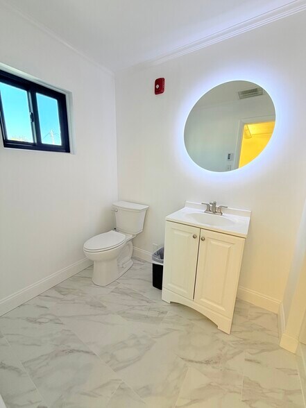 More Photos Of 31 Saint Roch Ave, Greenwich Office Residential For Lease