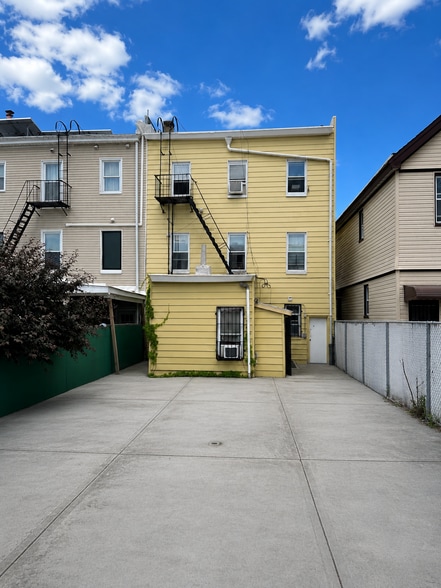 More Photos Of 9625 95th Ave, Ozone Park Flex For Sale