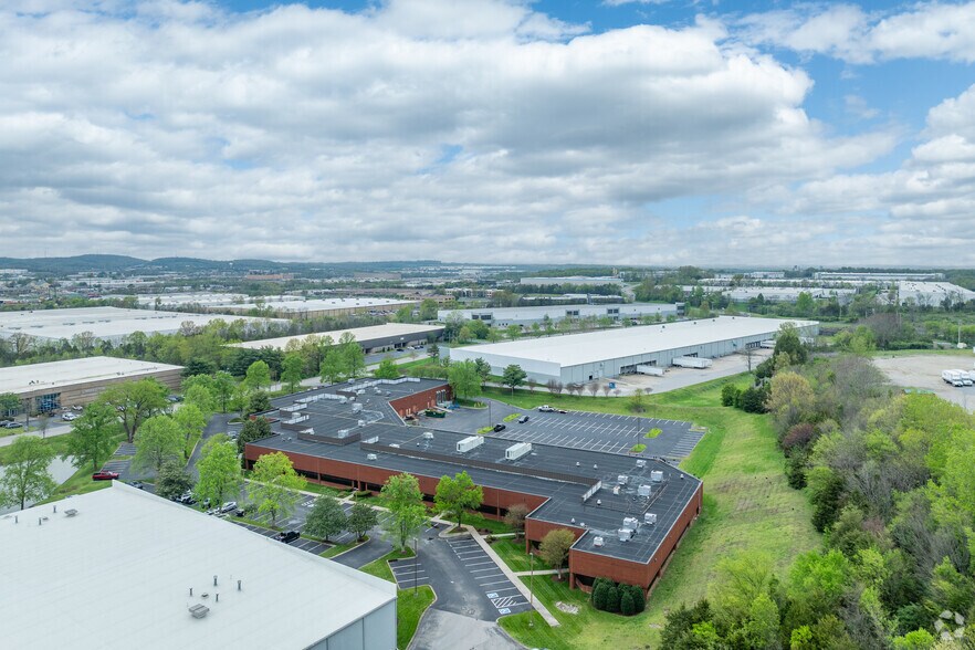 More Photos Of 305 Tech Park Dr, La Vergne Flex For Sale