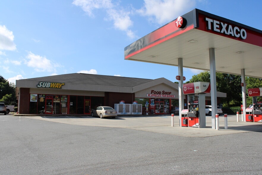More Photos Of 5698-5702 Highway 20, Cartersville Service Station For Lease