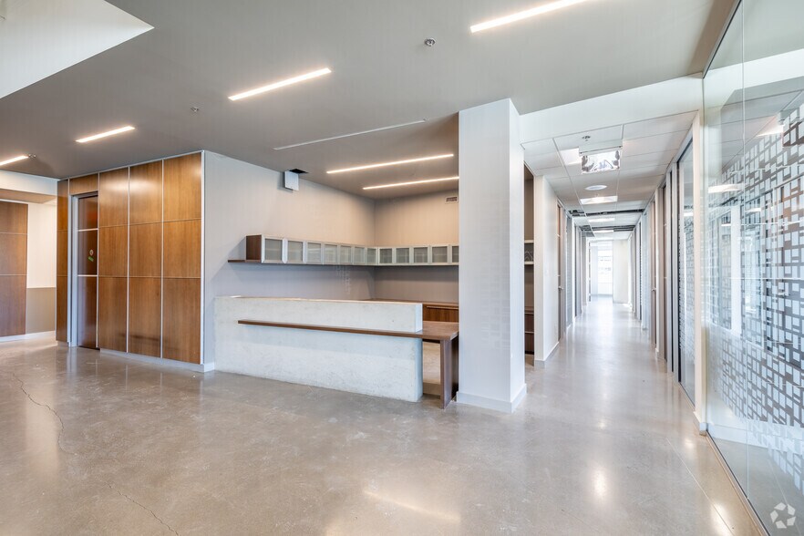 More Photos Of 4915 Rue Louis B Mayer, Laval Warehouse For Lease