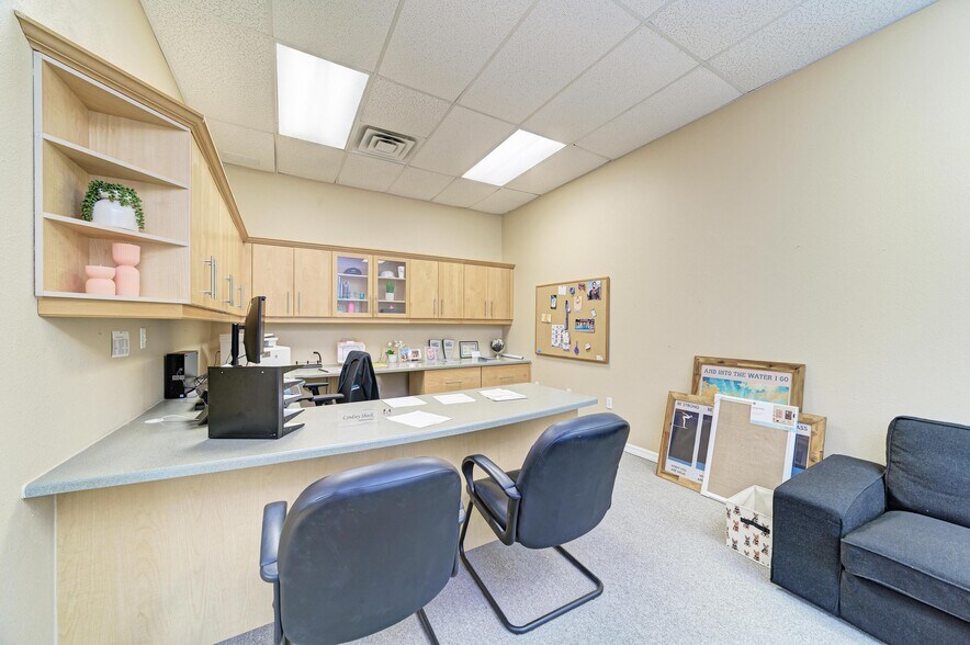 More Photos Of 2555 Porter Lake Dr, Sarasota Light Manufacturing For Sale