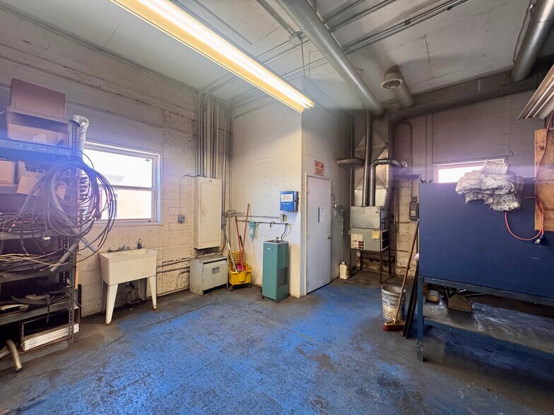 More Photos Of 205 W Main St, Bushnell Industrial For Sale