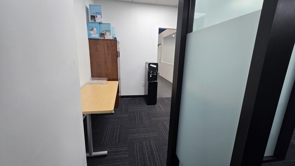 More Photos Of 2300 Marcus Ave, New Hyde Park Warehouse For Lease