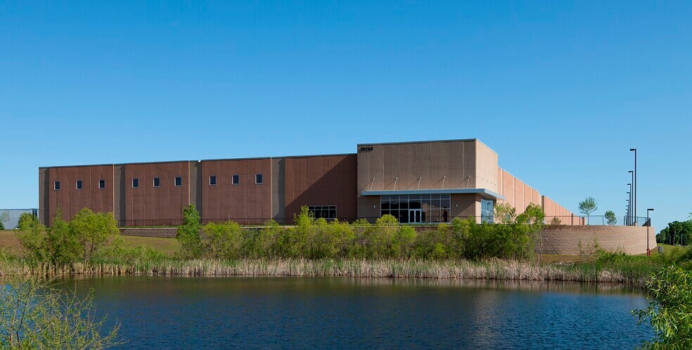 More Photos Of 19730 S Diamond Lake Rd, Rogers Distribution For Lease