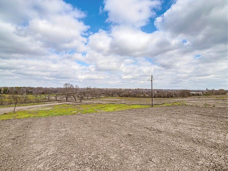 More Photos Of 13.819 Acres I-35, Waxahachie Land For Sale