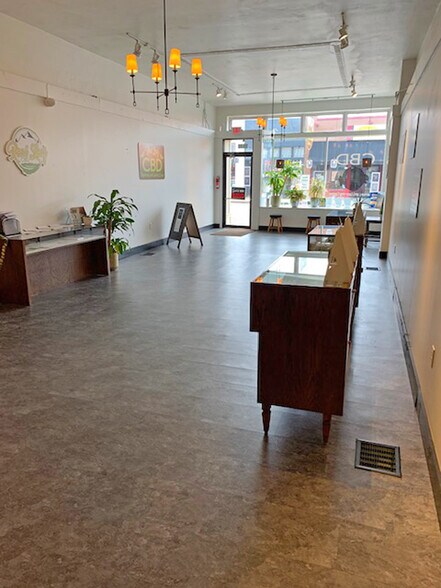 More Photos Of 8157-8161 Big Bend Blvd, Webster Groves Storefront For Lease