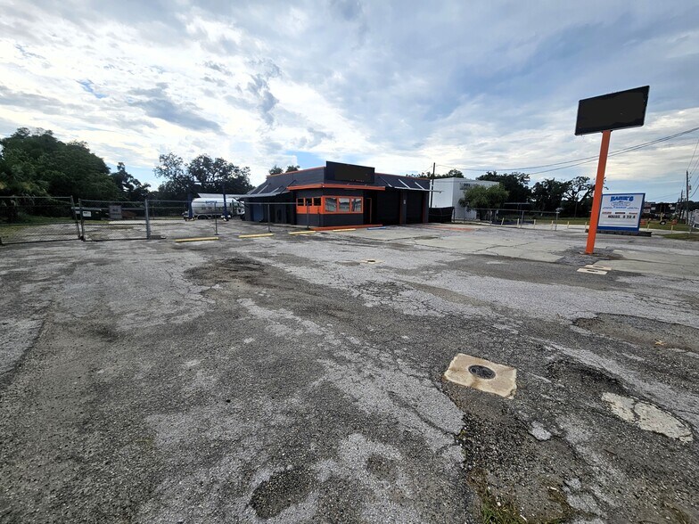 More Photos Of 15217 US 301, Dade City Office For Sale