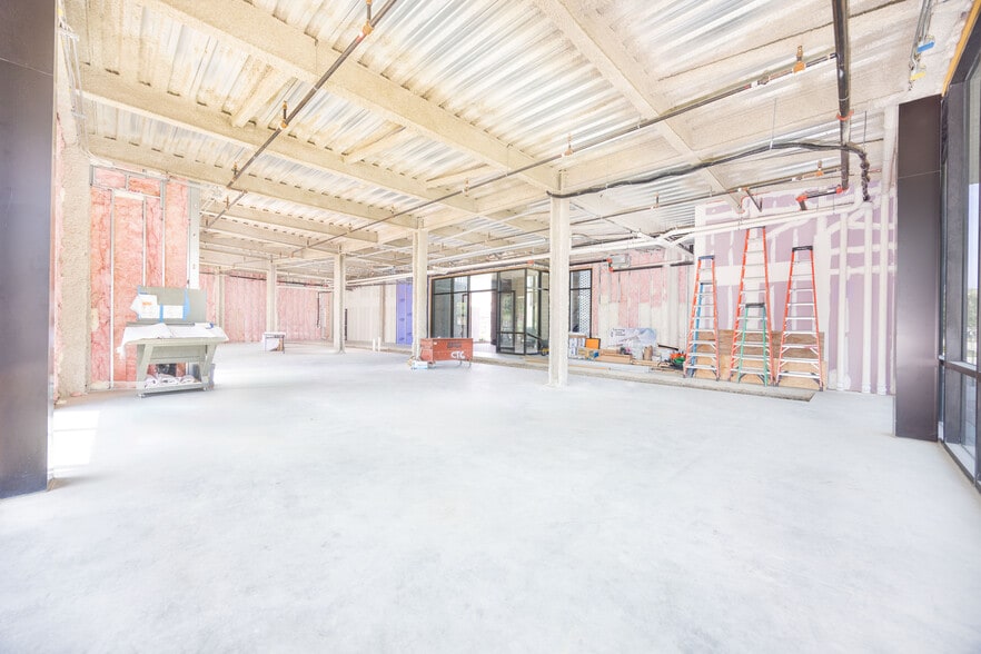 More Photos Of 1023 Studewood St, Houston Storefront Retail Office For Lease