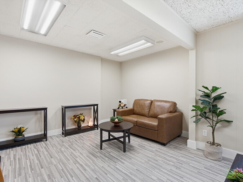 More Photos Of 35000-35008 Division Rd, Richmond Medical For Sale