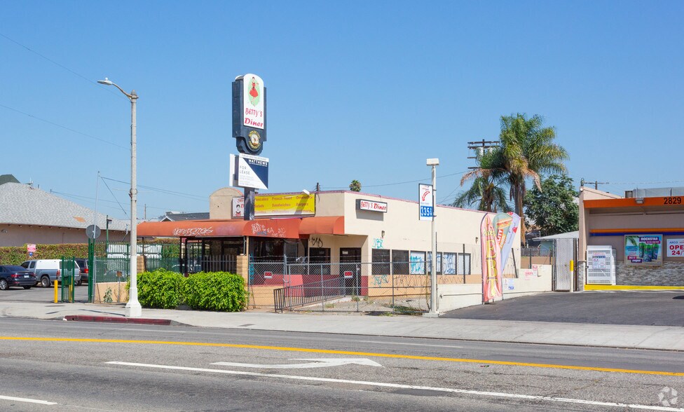 More Photos Of 2819 Broadway, Los Angeles Restaurant For Lease