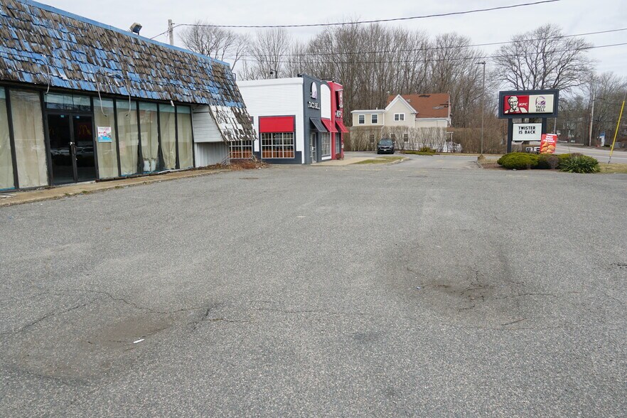 More Photos Of 210 Broad St, Bridgewater Service For Sale