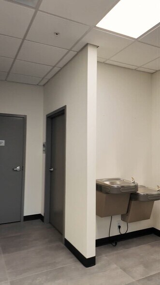 Primary Photo Of 123 S Lynnhaven Rd, Virginia Beach Office For Lease