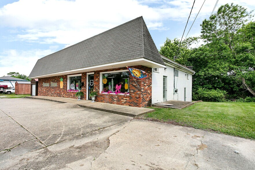 More Photos Of 537 E Main St, Lebanon Freestanding For Sale