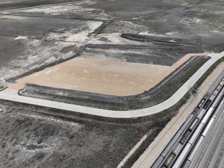 More Photos Of 180 Logistics Loop, Taylor Land For Lease