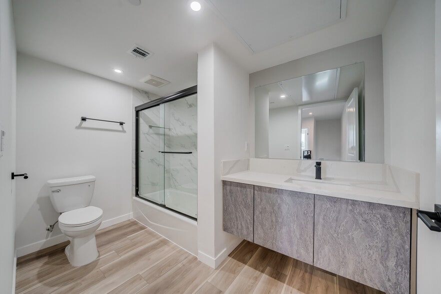 More Photos Of 7018 Alabama Ave, Canoga Park Apartments For Sale
