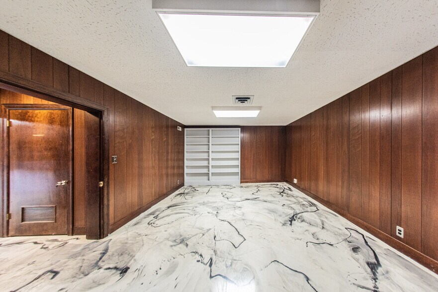 More Photos Of 1200 Broadway St, Paducah Office For Sale