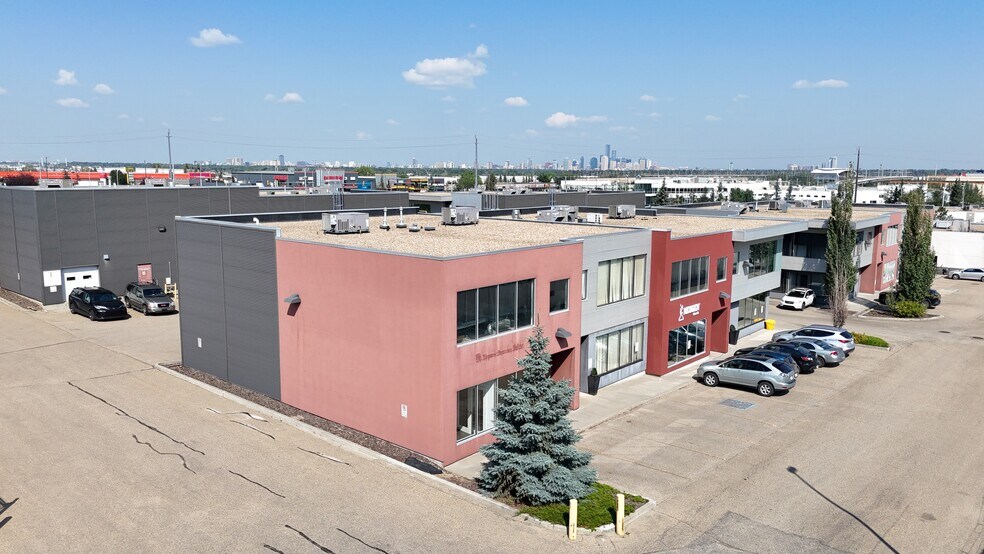 More Photos Of 7327 Roper Rd NW, Edmonton Flex For Lease