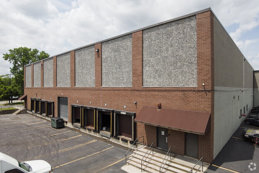 More Photos Of 450 Murray Hill Pky, East Rutherford Warehouse For Lease