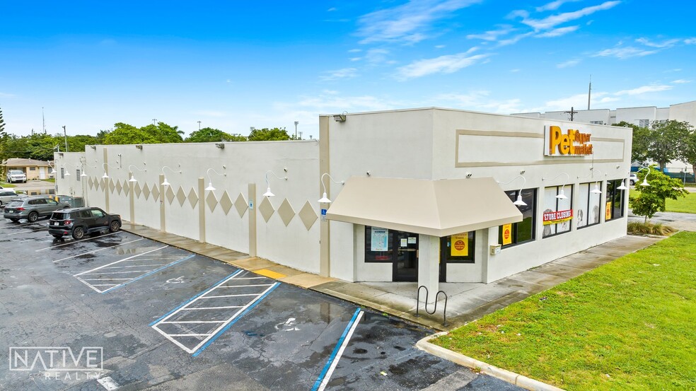 More Photos Of 2111 N Federal Hwy, Hollywood Freestanding For Lease